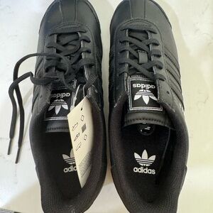 Adidas Samoa Size 4 youth